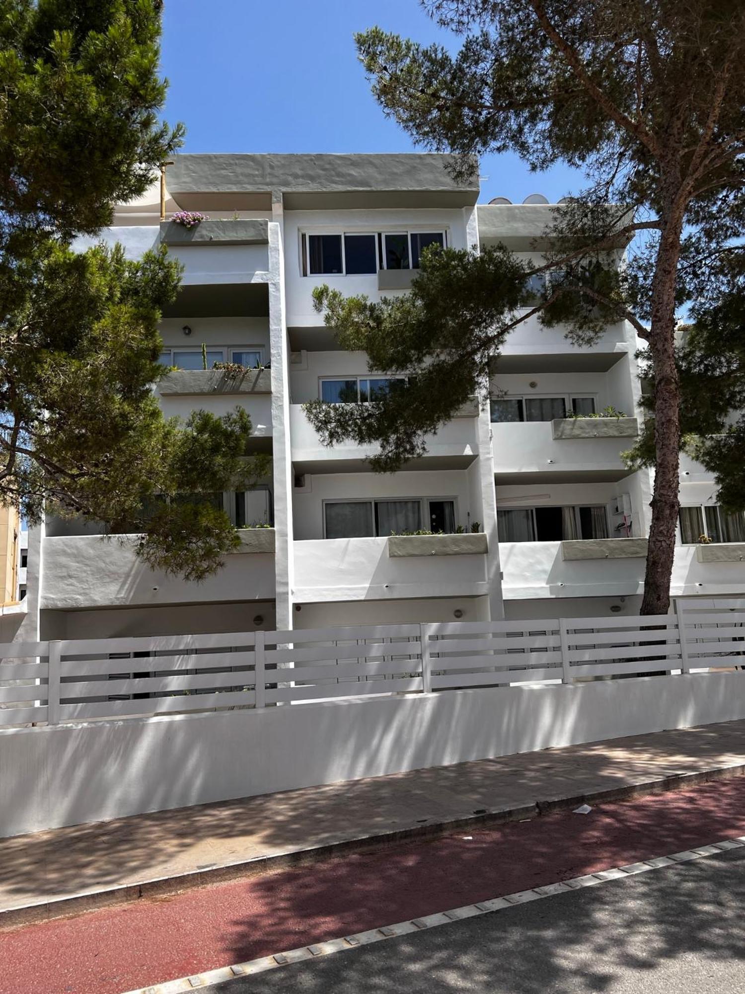 Edificio Rexii Apartment เอสปุญอลส์ ภายนอก รูปภาพ